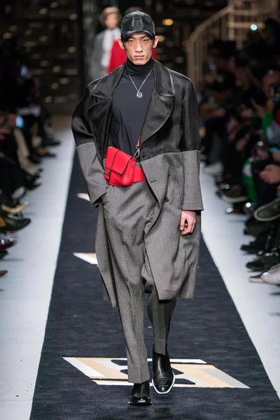 Look 32